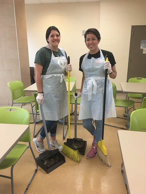 Tampa Catholic’s faculty and staff spent their back to
school retreat by living out the Essential Elements of an
Edmund Rice Christian Brother Education through their
day of service at Metropolitan Ministries.