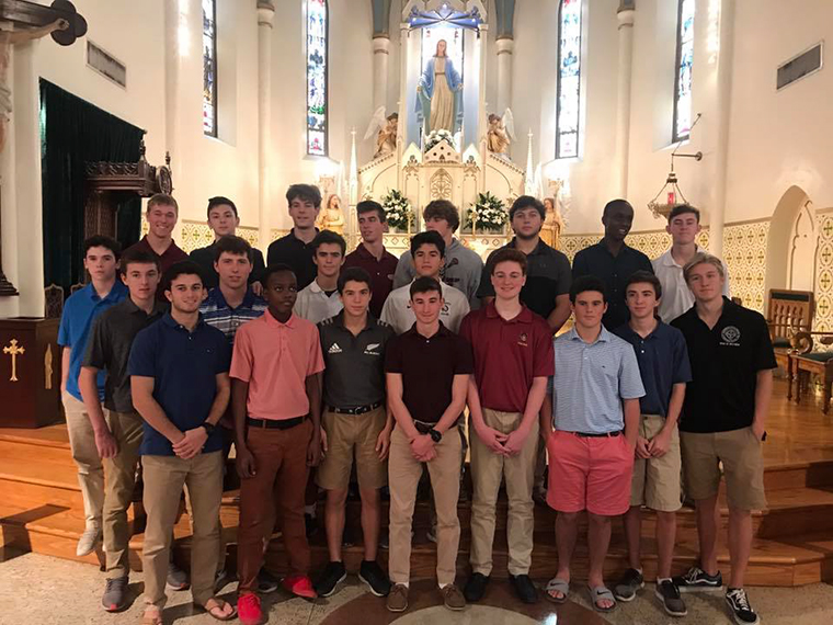 Students from the four
ERCBNA schools pose for a picture after Sunday Mass in
Brownsville, TX.